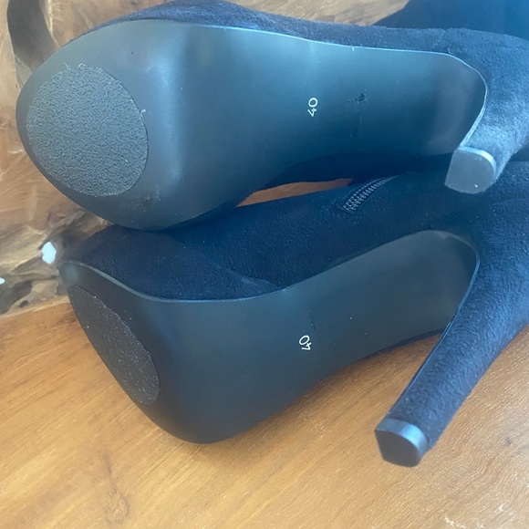 Boots - Picture 6 of 7